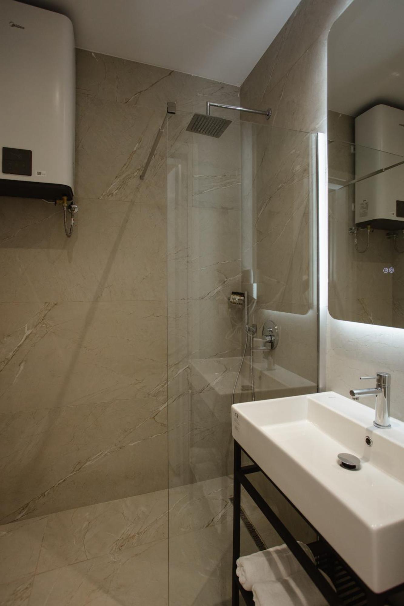 Downtown Hotel Shkoder Exterior photo