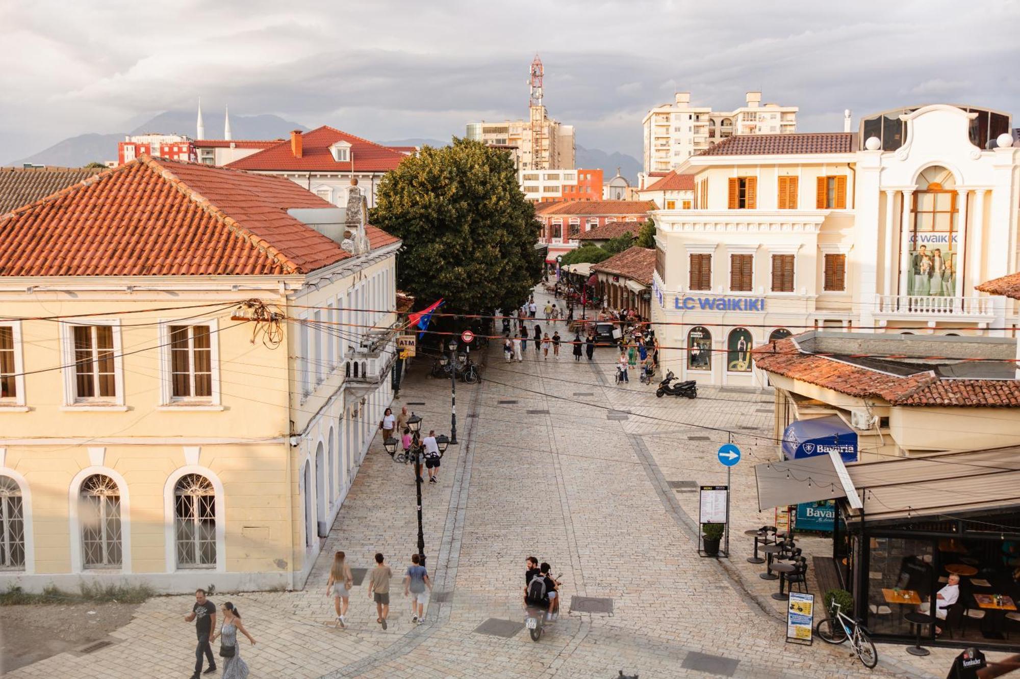 Downtown Hotel Shkoder Exterior photo