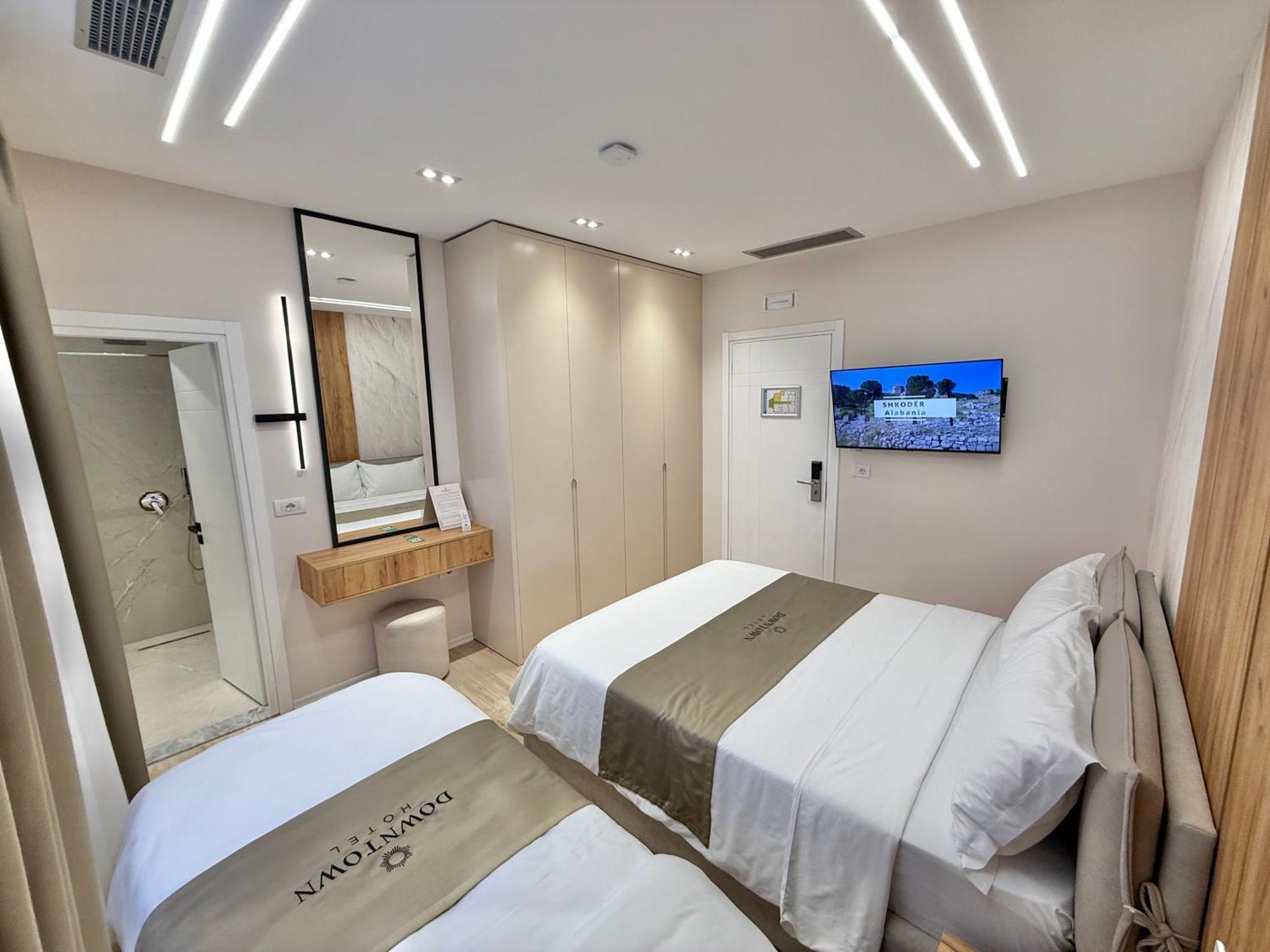 Downtown Hotel Shkoder Exterior photo