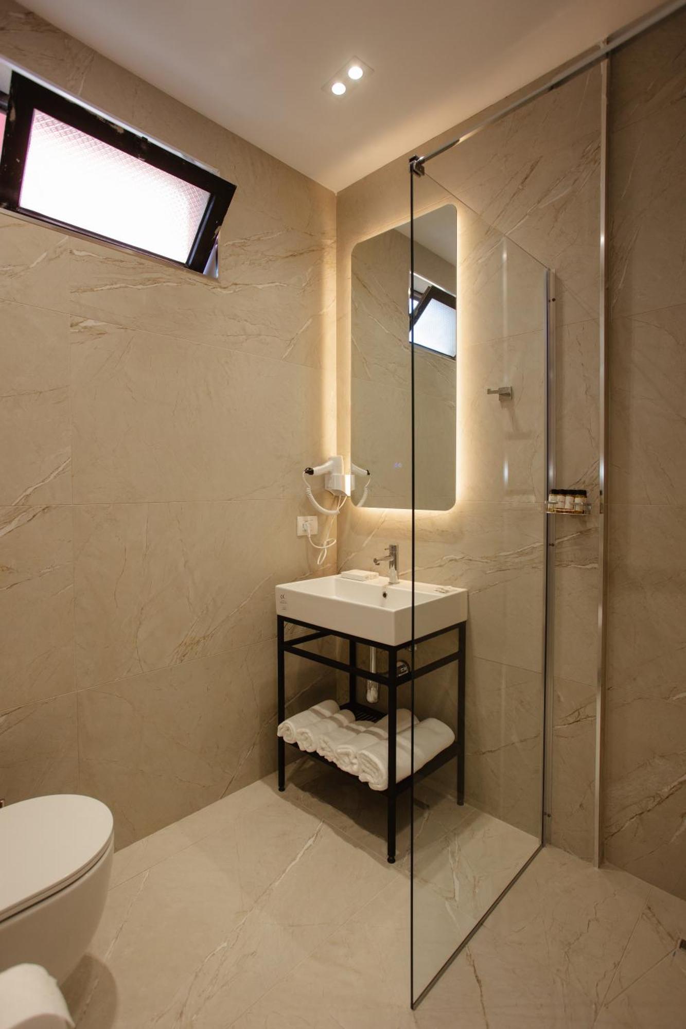 Downtown Hotel Shkoder Exterior photo